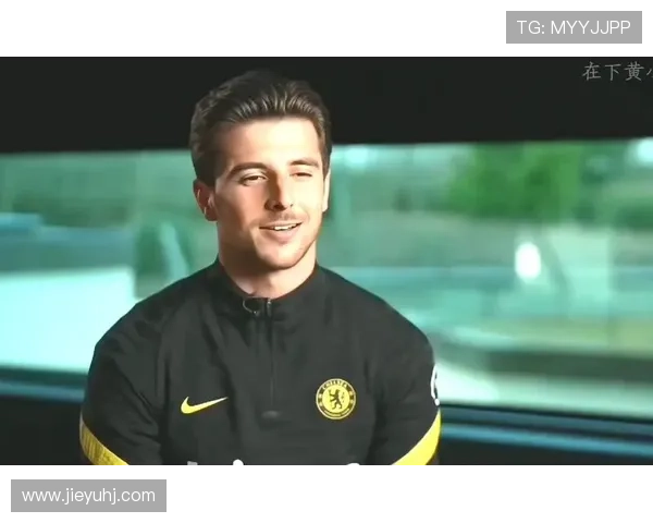 16号足球明星后卫的辉煌历程与场上风采解析