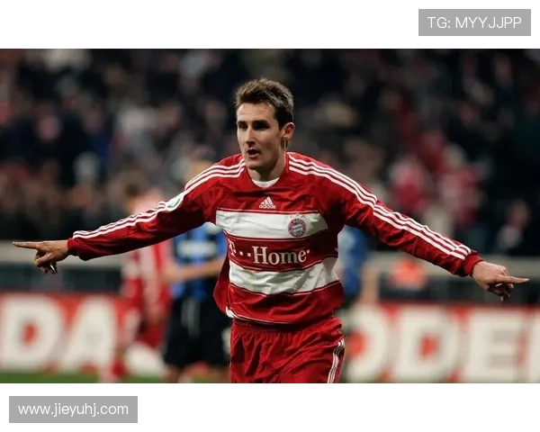 克洛泽：低调却辉煌的足球传奇背后的故事与成就